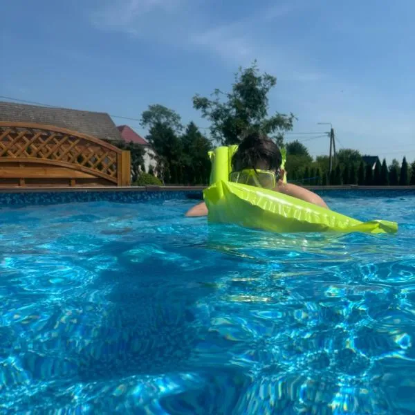 Domki letniskowe Zacisze, hotel v destinácii Rusinowo
