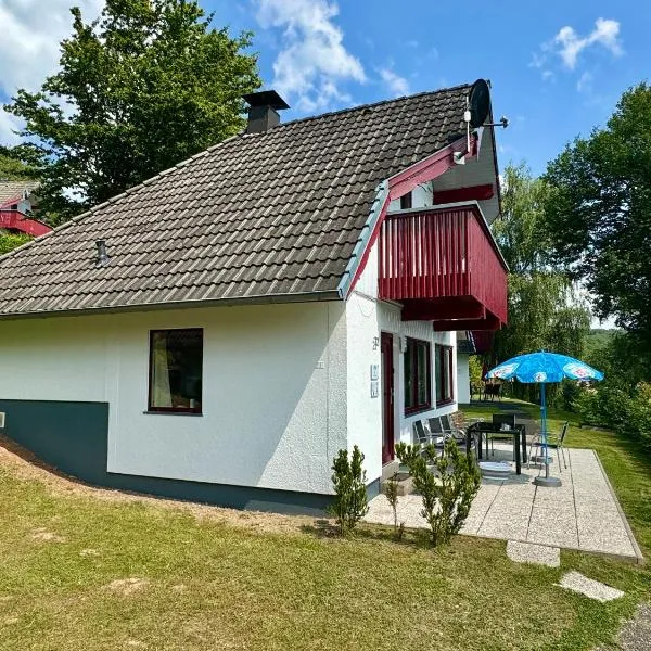 Ferienhaus 22 mit Seeblick und Garten bis 6 Personen, hotell i Kirchheim