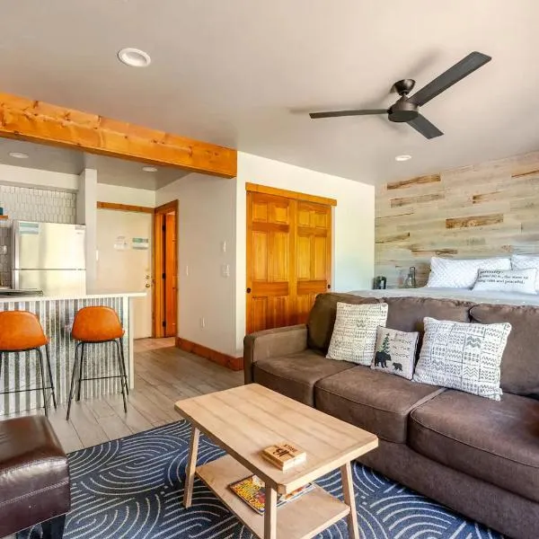 Der Steiermark 108 - Cozy King Studio Off Main St & Peak 9 with AC, Balcony, Shared Hot Tub & Free Parking, hotel v destinaci Breckenridge