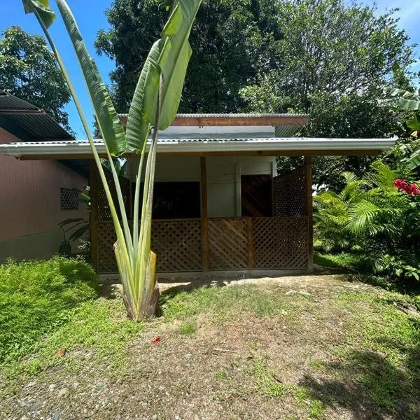 Ballena Oasis Homes( Dep Estudio con AC), hotel in Uvita