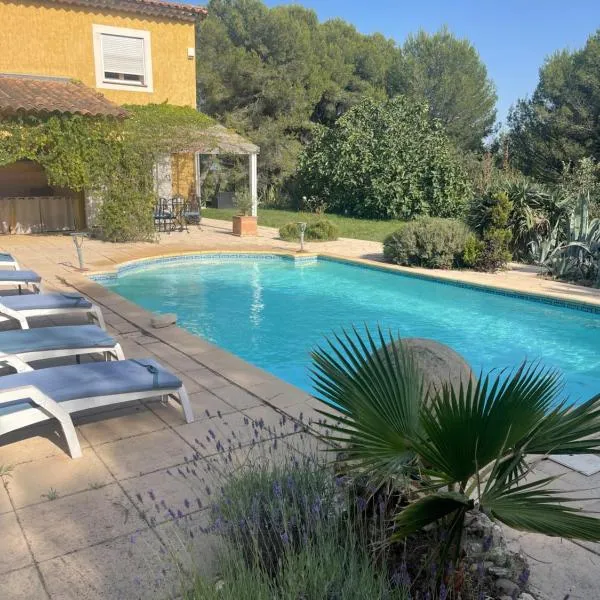 Villa provençale 8 personnes, hotel in Ventabren