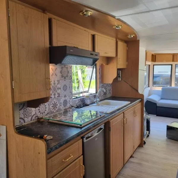 Le petit Écrin, caravane résidentielle, hotel in Trois-Ponts