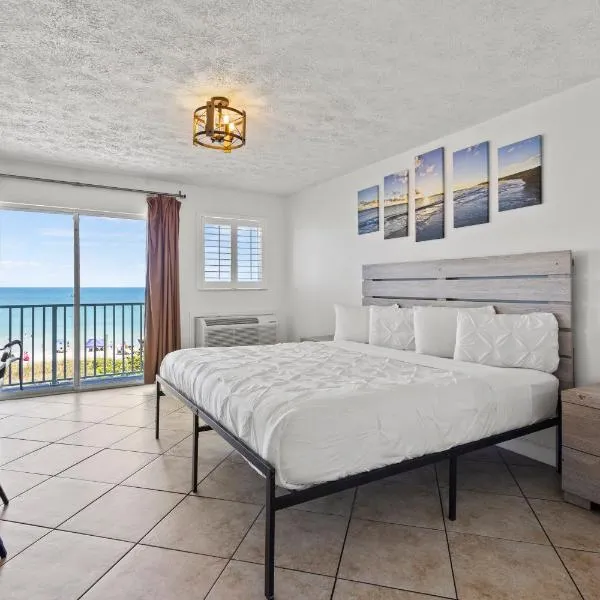 Ocean View Hotel Room with Balcony- King Bed #25, hotel v destinaci Fort Pierce