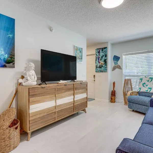 Fernandina Beach Townhome with Patio Walk to Beach!, hotel in Fernandina Beach
