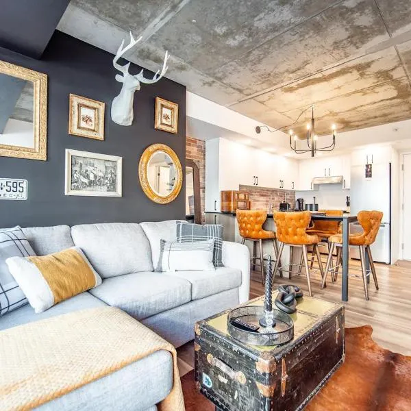 Rustic, Downtown Quebec, Rooftop pool, 2 bedrooms AND 2 bathrooms -up to 6 guests, hotel in Quebec City