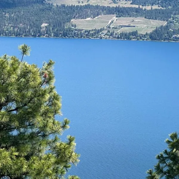 La Casa Lakeside Resort - Amazing Panoramic View Lakeside House with Pools, Hot Tubs & More!, hotel v destinaci Kelowna
