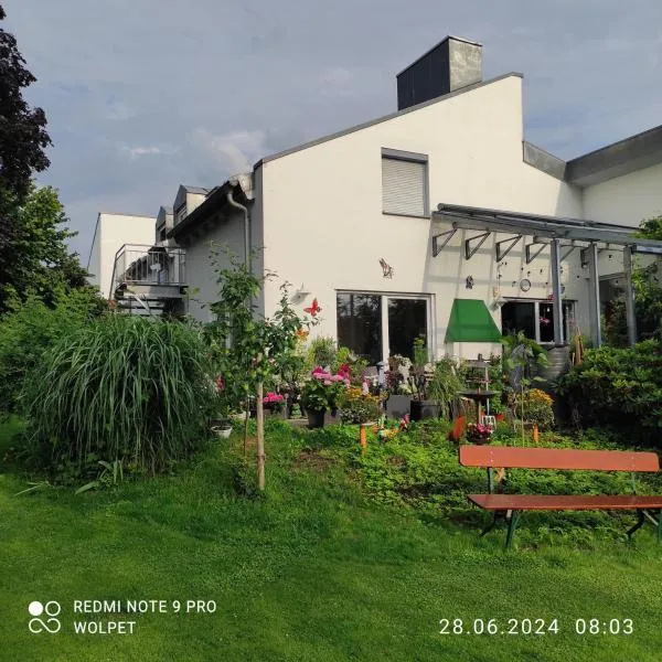 Ferienwohnung Viktoria Taufkirchen，Taufkirchen的飯店