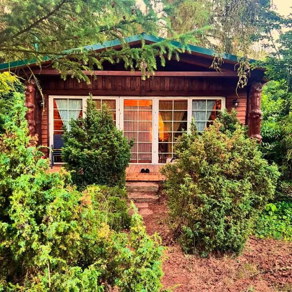 Holzhaus Bärenhöhle am Wald und See, hotel v destinaci Neuruppin
