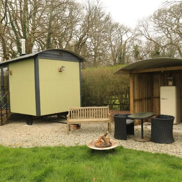 Otter Shepherds Hut, hotel v destinaci Bodmin