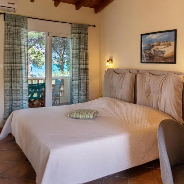 Elenas Beach Studios, hotel in Vourvourou