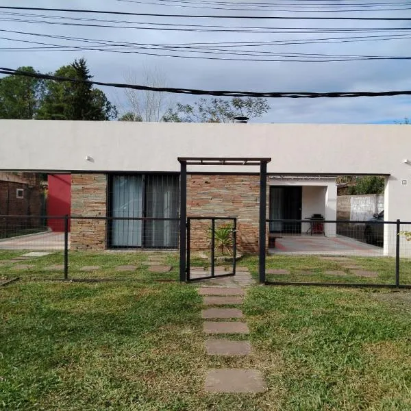 Casa nueva, muy cómoda en Termas、テルマス・デル・ダイマンのホテル