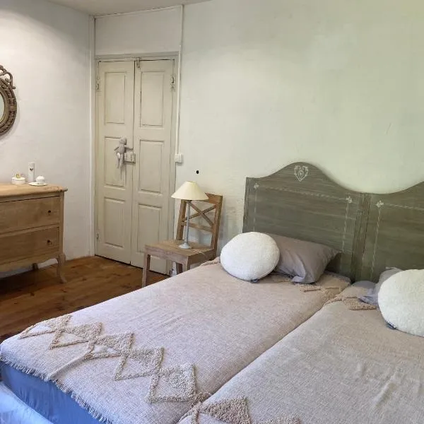BandB - les rosiers - Corse - chambre Eglantine, hotel v destinácii Conca