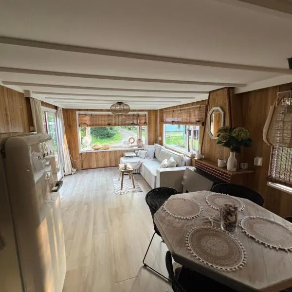 Ibiza style chalet – hotel w mieście Eext