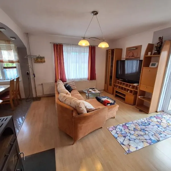 Ferienhaus Schrems, hotel v destinaci Schrems