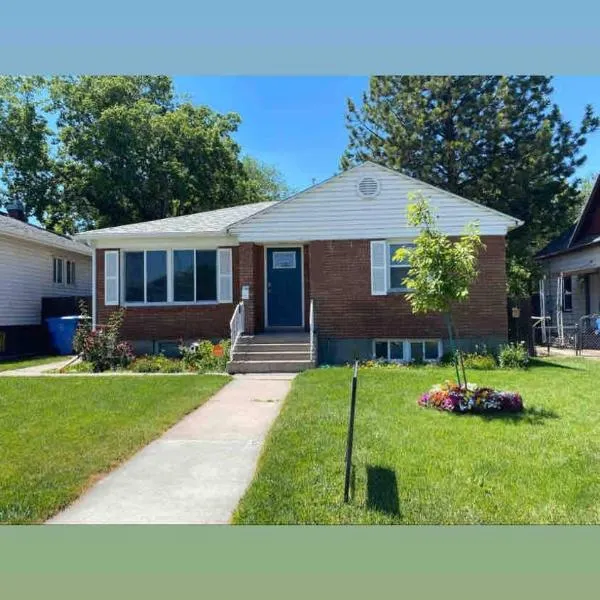 Historic 2 bedroom home in Old Town-main floor, hotel in Pocatello