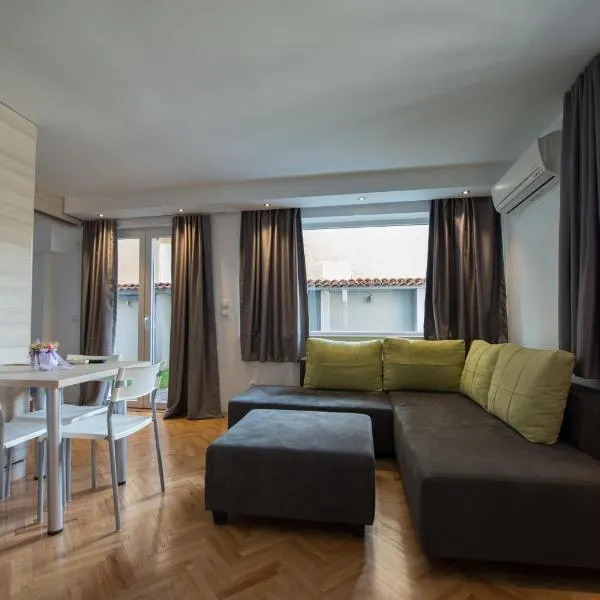 Theatre Apartments: Manastır şehrinde bir otel