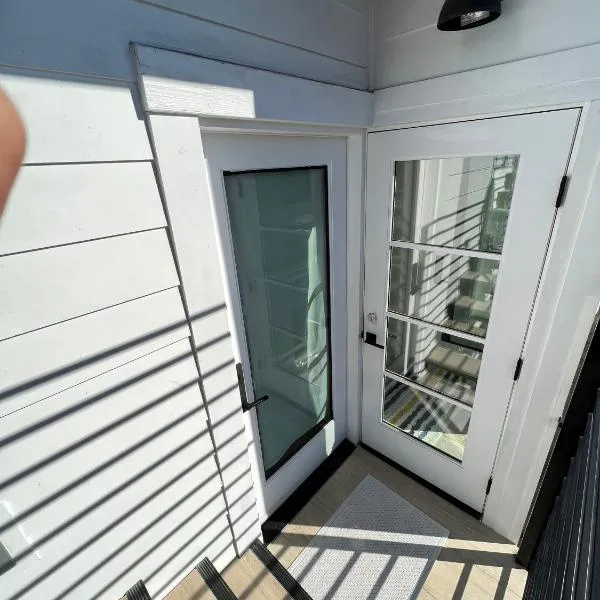 Contemporary Guest Studio with Roof-top Deck Walk to Santa Monica Beach, hotel en Santa Monica