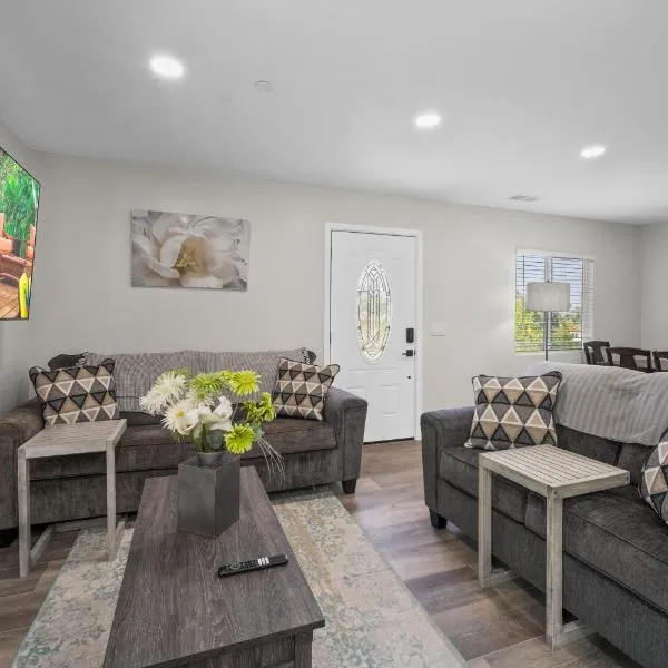 Modern Oasis New 2BR in La Mesa, hotel en La Mesa