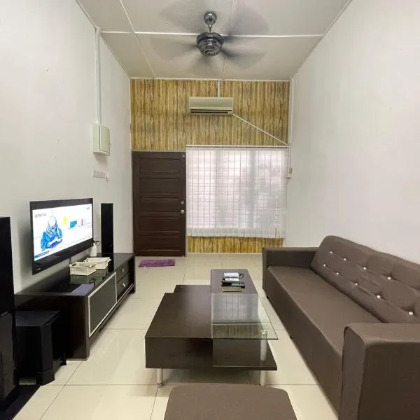 3 rooms Town Homestay 1 mins to Town, hotel di Teluk Intan
