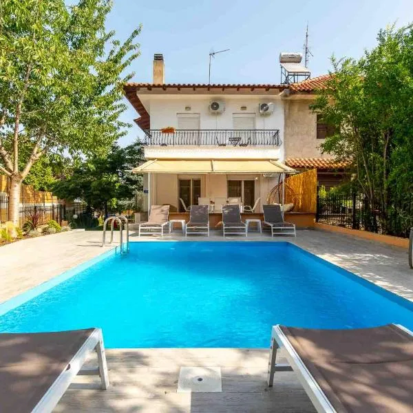 Urban Oasis - Heated Pool Villa in Thessaloniki, hotel in Thessaloniki