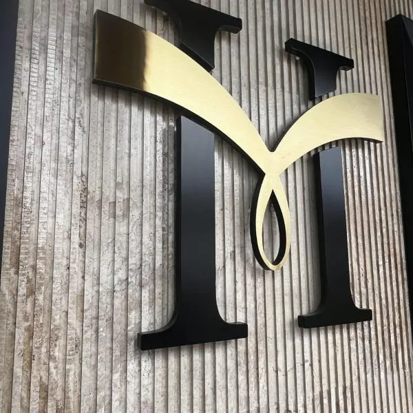 Hotel Majestic, khách sạn ở Vlorë