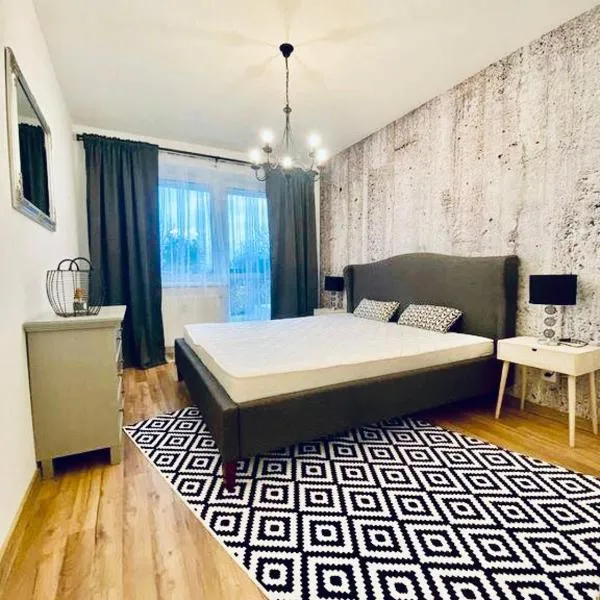 Big apartment with garden, terrace and hot tub, hotel em Trnava