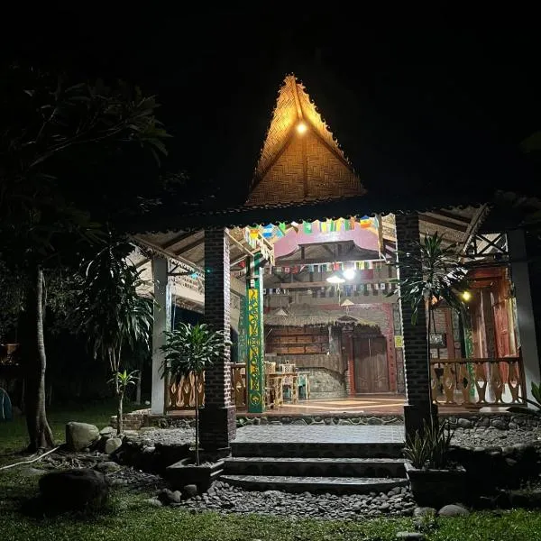 Pongo Guest House & only jungle trekking whit us, hotel in Bukit Lawang