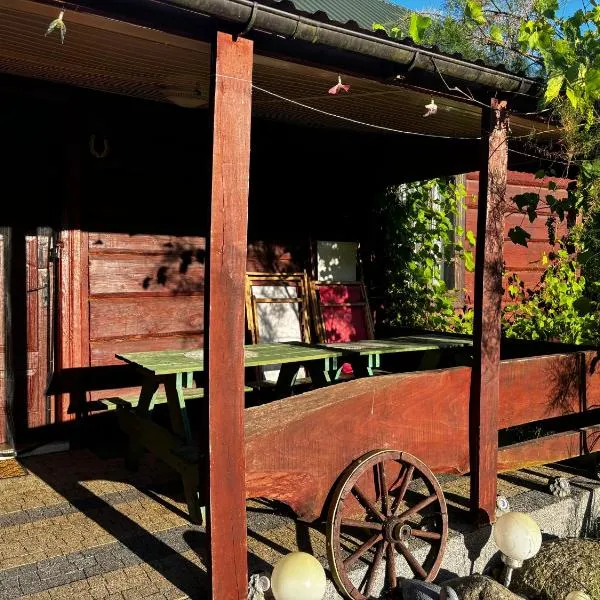Domek letniskowy nad jeziorem Piaseczno, hotel v destinácii Ludwin