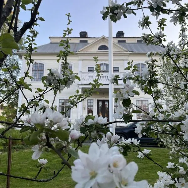 Lägenhet i sekelskifteshus, hotel v destinaci Härnösand