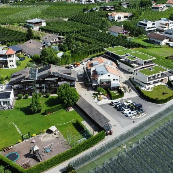 Residence Montani, hotel v destinaci Laces