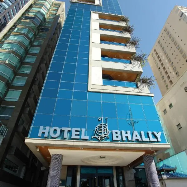 Hotel Bhally, отель в городе Балнеариу-Камбориу