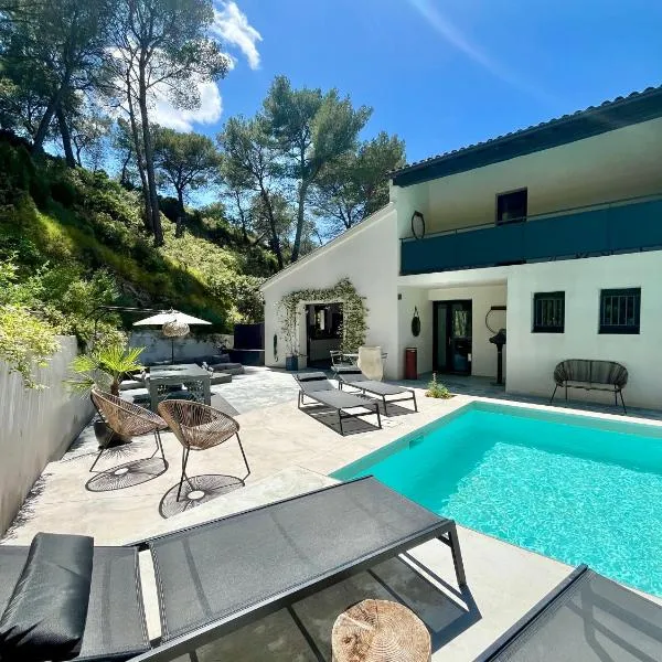 Arty Provence, piscine chauffée, hotel v destinaci Saint-Étienne-du-Grès