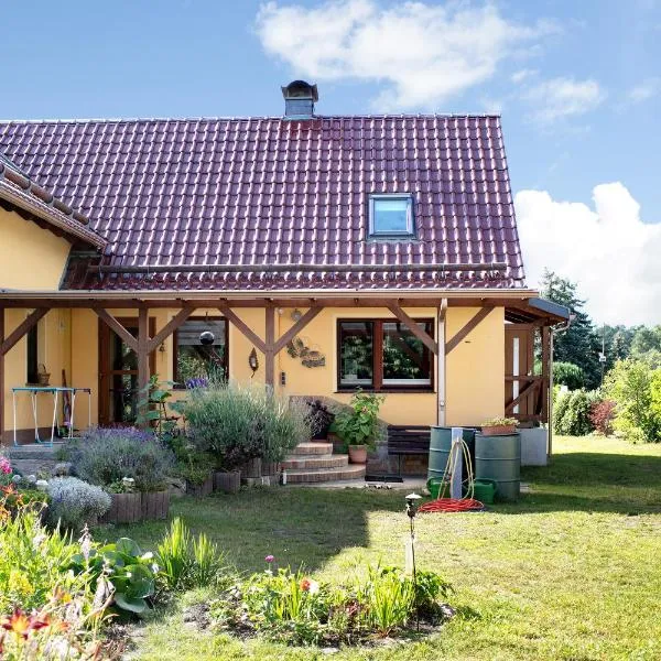 Ferienhaus Engert mit Holzofensauna, hotel in Althüttendorf