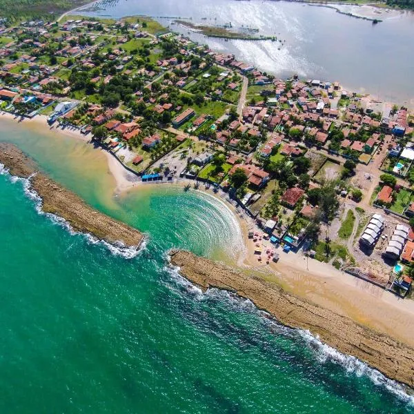 Casa Villa Bico Verde - 20 Adultos - 10 Suítes - 100 Metros do Mar、ポルト・デ・ガリーニャスのホテル
