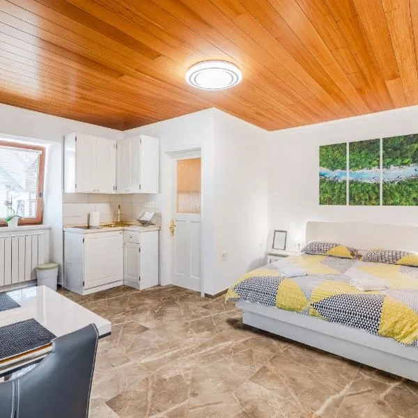 Apartmaji Mausi, hotel a Bovec