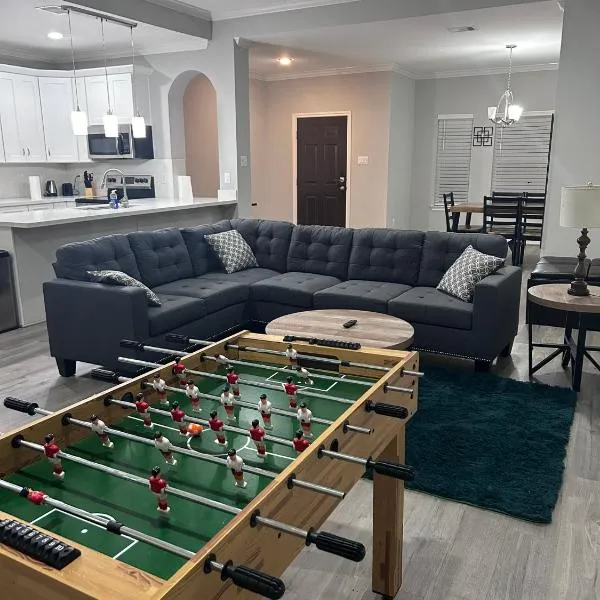 Stunning 3BR Home Near Downtown Houston - Sleeps 8, hotel v destinaci Houston