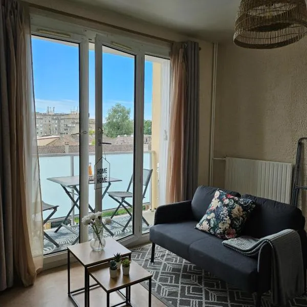 Appartement F3 - Calme, meublé et chaleureux, hotel v destinaci Viry-Chatillon