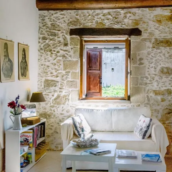 Nature stone retreat between Balos & Elafonisi beach, contactless check-in, Mouri Nature House, hotel em Mouríon