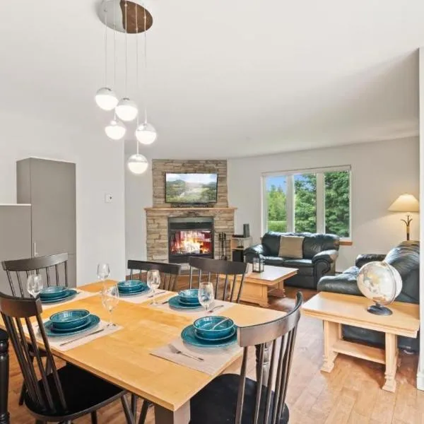 Townhouse On The Golf W Pool Access -aiglon 1748, hotell i Mont-Tremblant