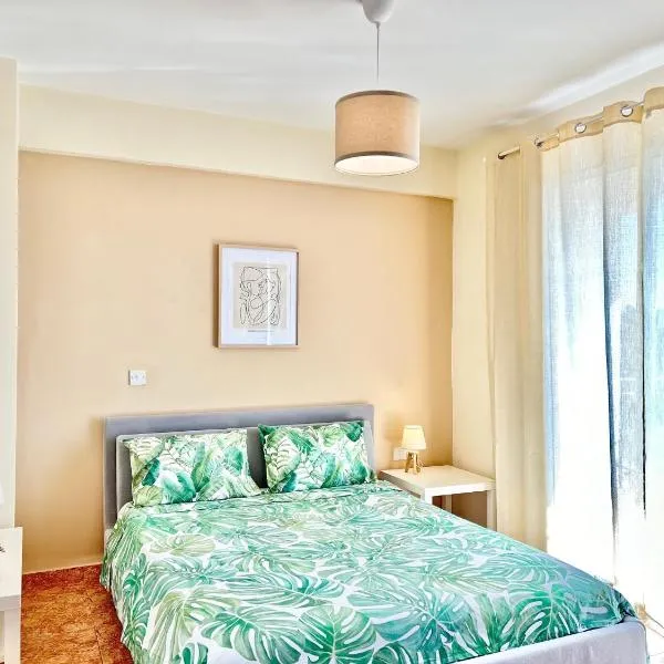 SUN JULZ - Eden complex Sea View Studio, hotel in Chlorakas