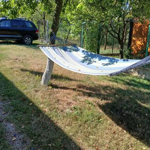 colina farm camping cort, ξενοδοχείο σε Găgeni