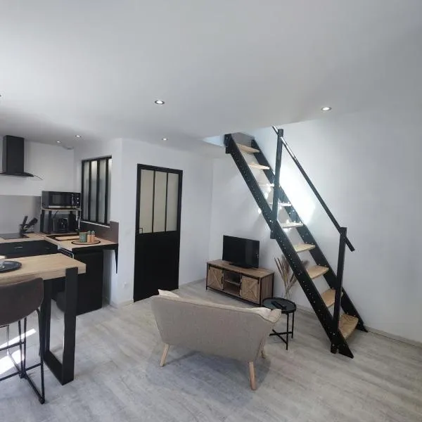 Studio neuf situé au cœur d'un bourg paisible, hotel in Pacé