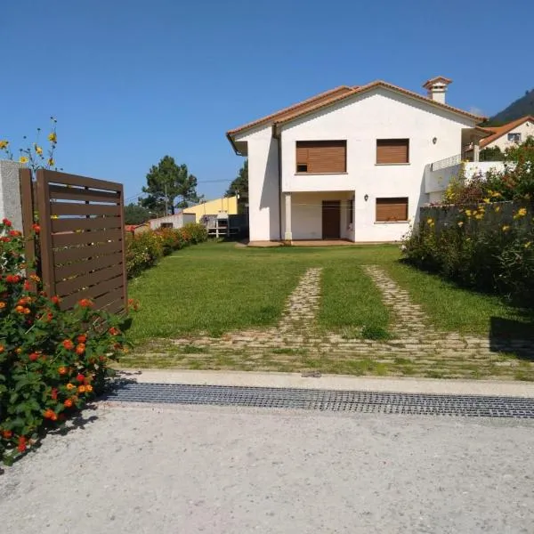 ROOMS PEREGRINOS B Casa Alicia, hotel v destinaci Rosal