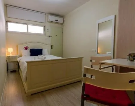 Zimmer Ba'Ir, hotel v destinaci Kfar Sava