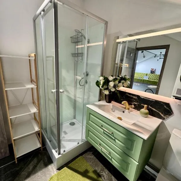 CENTRAL LUXURy REZIDENCE, hotel v destinaci Roman