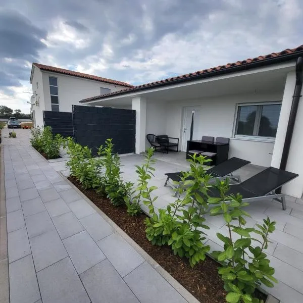 Apartman Tanja & Apartman Tea โรงแรมในGaližana