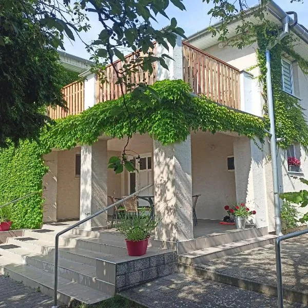 Dom v Záhrade, hotel v Podhájské