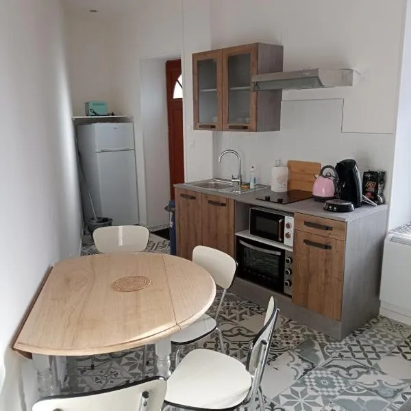 Appart proche toutes commodités, hotel v destinaci Souvigny