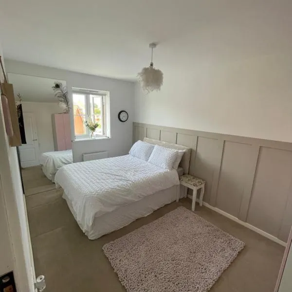 Room in house close to Dover port, hotel in Temple Ewell
