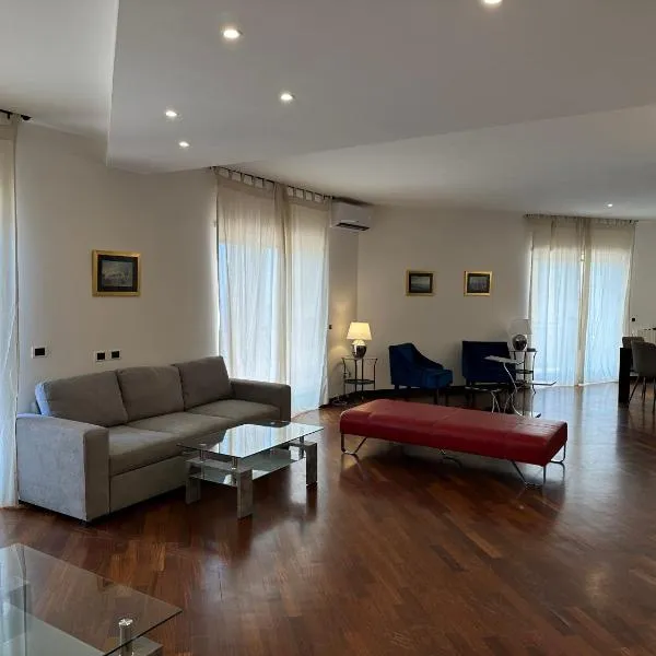 PF Luxury Apartment ORAZIO Posillipo Capri Vesuvio View - My Place, hotel v Neapole